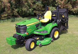 John Deere X950R Ride on lawn tractor with high tip collector