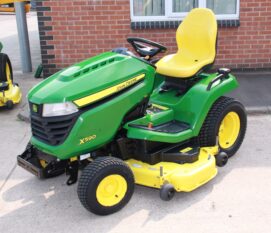 John Deere X590 Ride on lawn tractor with 54" cutting deck