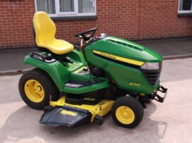 John Deere X590 Ride on lawn tractor with 54" cutting deck