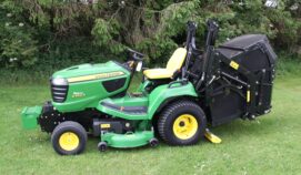 John Deere X950R Ride on lawn tractor with high tip collector